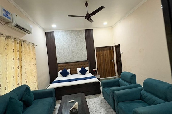 Superior Double Room, City View | Desk, soundproofing, WiFi (free)