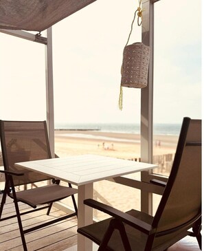 Outdoor dining - Beachhouse with sea views in Dishoek (Koudekerke)