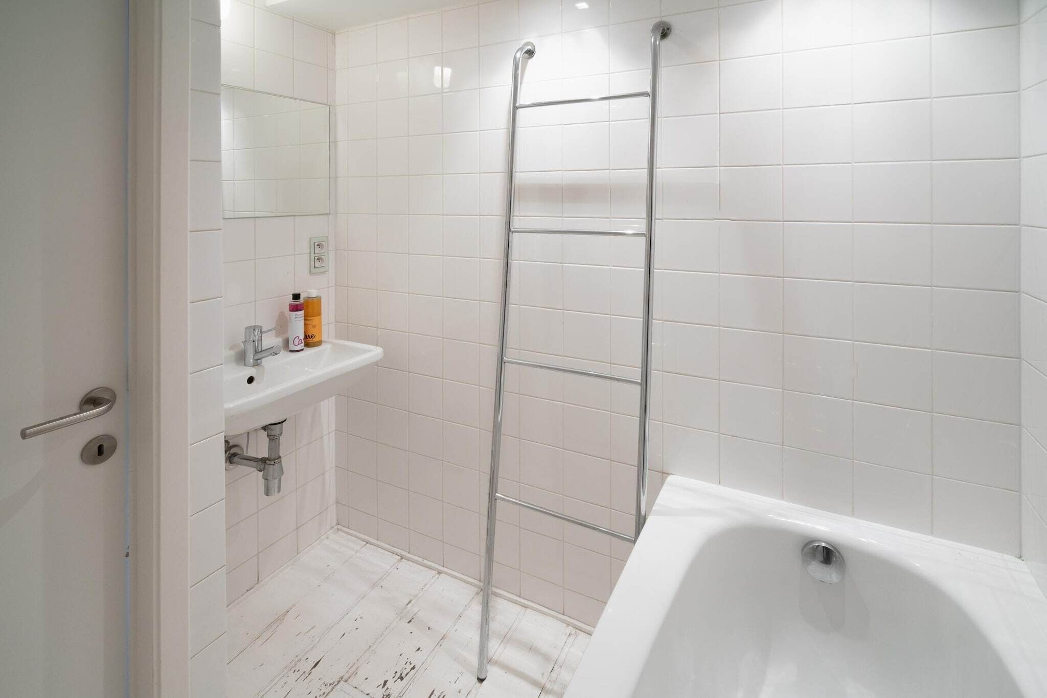 Een douche, een haardroger, handdoeken