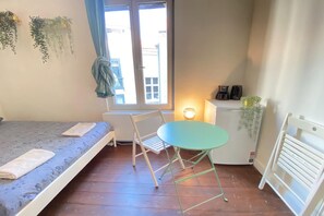Free WiFi, bed sheets - Charming street room in Antwerp (Antwerp)
