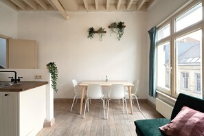 Dining - Charming 12 person apartment (Antwerp)
