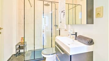 Shower, towels