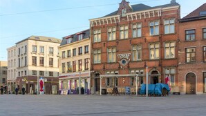 A street view with a building labeled 'ATHENE' and a 'flux' sign.