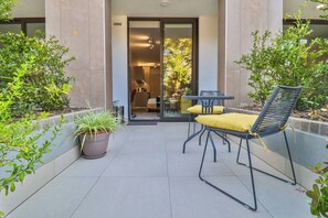 Departamento, 1 habitación, balcón, vista al jardín | Balcón