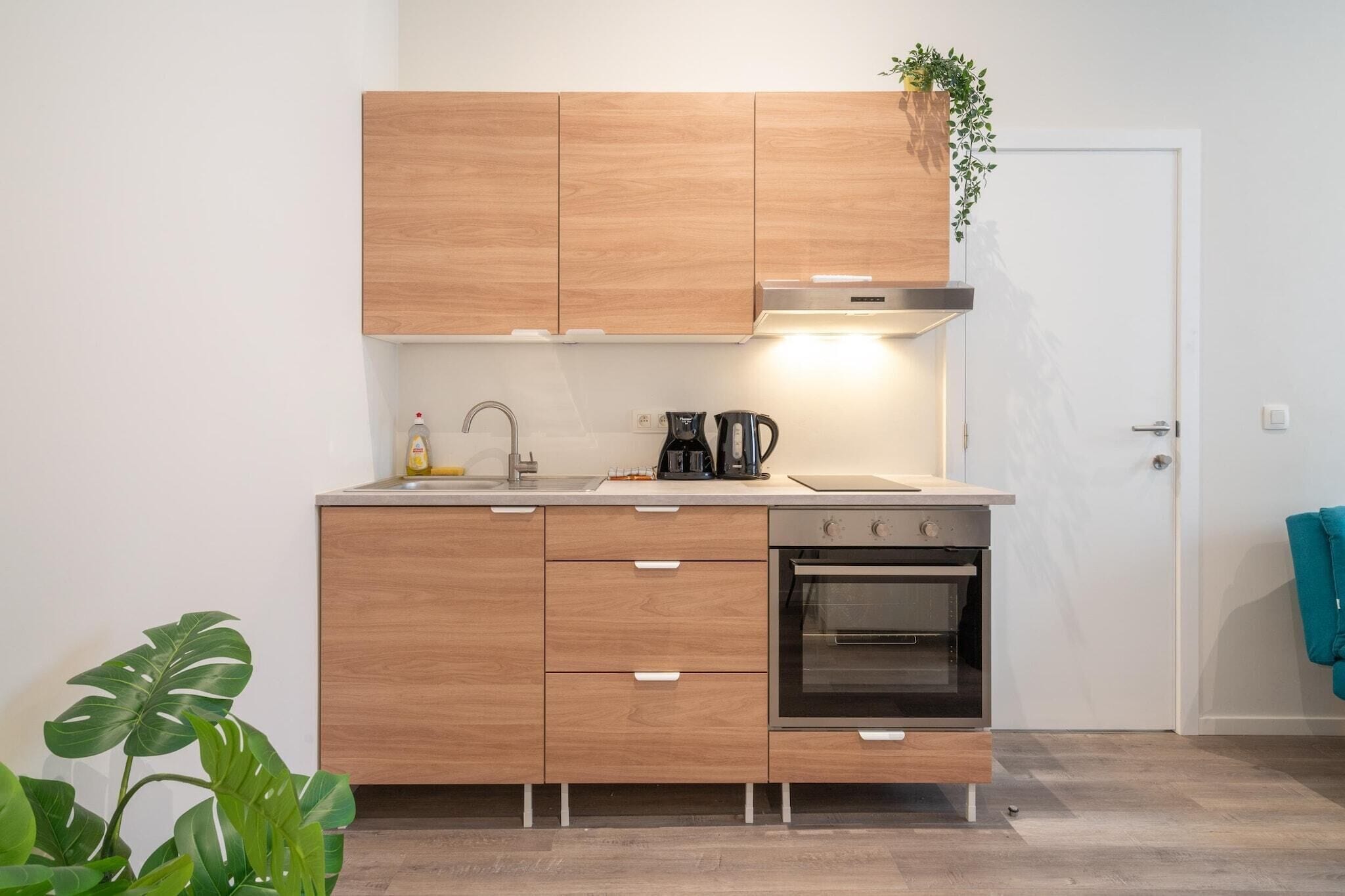 Réfrigérateur, four, plaque de cuisson, cafetière/bouilloire