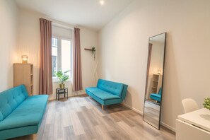 Living area - Spacious riverside apartment (Antwerp)