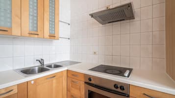 Refrigerador, horno, placa de cocina, cafetera/tetera