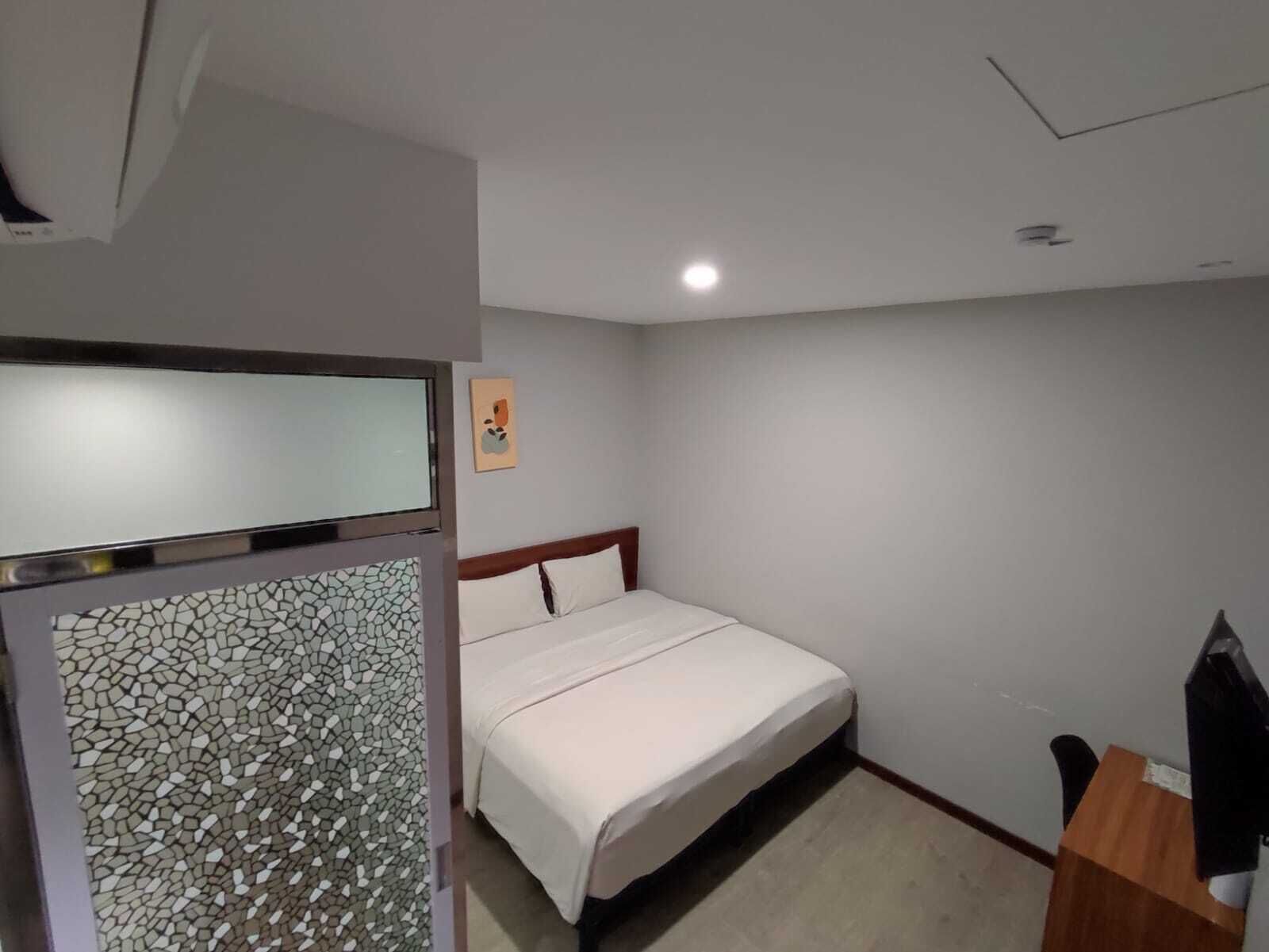 Basic Double Room Single Use | Desk, laptop workspace, free WiFi