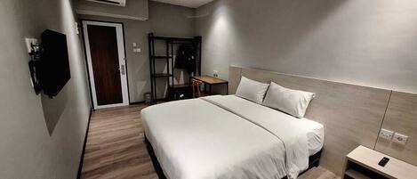 Deluxe Double Room | Desk, laptop workspace, free WiFi