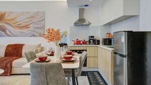 Apartment, 1 Bedroom | Ruang makan