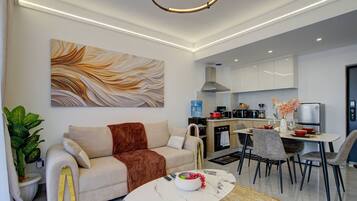 Apartment, 1 Bedroom | Dining room