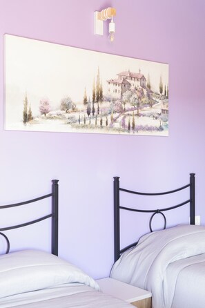 Desk, iron/ironing board, free WiFi, bed sheets - Vrbo Property (San Floro)
