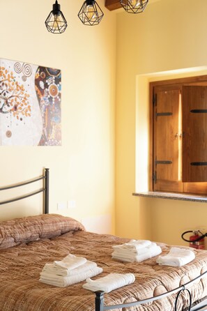 Desk, iron/ironing board, free WiFi, bed sheets - Vrbo Property (San Floro)