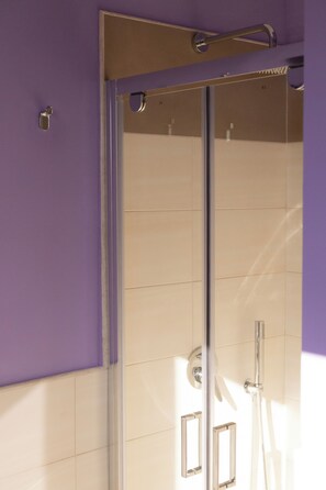 Shower, hair dryer, bidet, towels - Hillside village just minutes from the sea, ideal for escaping the daily hustle and bustle (San Floro)