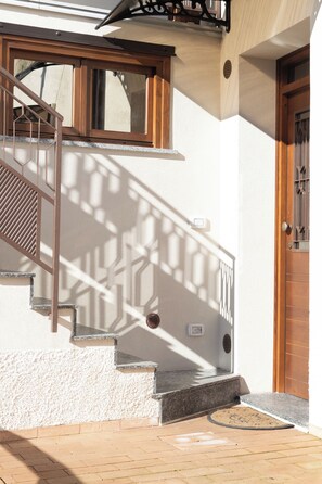 Exterior detail - Hillside village just minutes from the sea, ideal for escaping the daily hustle and bustle (San Floro)