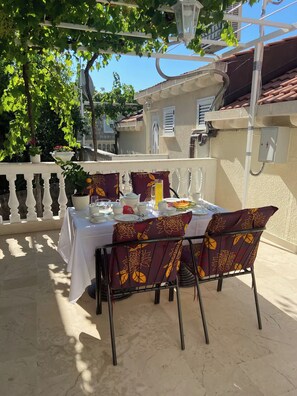 Outdoor dining - Apartment Slavica (Dubrovnik)