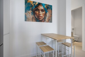 Dining - Apartment 'Los Drogos Edificio A, Ground Floor A' with Shared Pool, Garden & Wi-Fi (Chiclana de la Frontera)