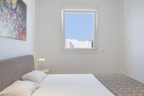 Iron/ironing board, WiFi, bed sheets - Apartment 'Los Drogos, Building A, Penthouse A' with shared pool, garden and Wi-Fi (Chiclana de la Frontera)