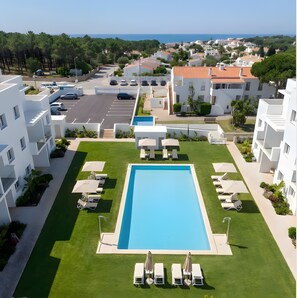 Pool - Apartment 'Los Drogos Building A, Ground Floor B' with Shared Pool, Garden, and Wi-Fi (Chiclana de la Frontera)