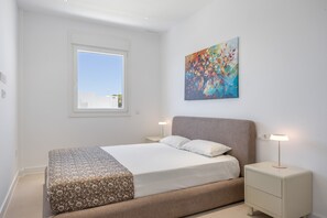 Iron/ironing board, WiFi, bed sheets - Apartment 'Los Drogos, Building B, Penthouse B' with shared pool, garden & Wi-Fi (Chiclana de la Frontera)