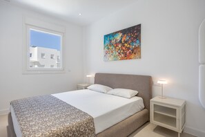 Iron/ironing board, WiFi, bed sheets - Apartment 'Los Drogos, Building A, First D' with Shared Pool, Garden and Wi-Fi (Chiclana de la Frontera)