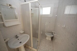 Apartment, 1 Bedroom, Balcony | Bathroom - Holiday Home for Families and Friends in Rosolina (Rosolina)