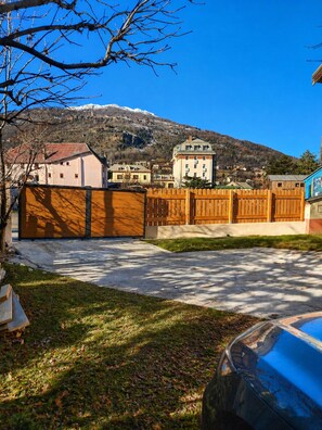 Property grounds - LE TERRIER - Premium cocooning apartment near slopes & station Ground floor (Briançon)