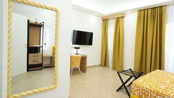 Chambre Triple Deluxe, 1 grand lit, balcon, vue ville