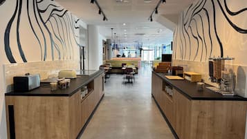 Free daily continental breakfast