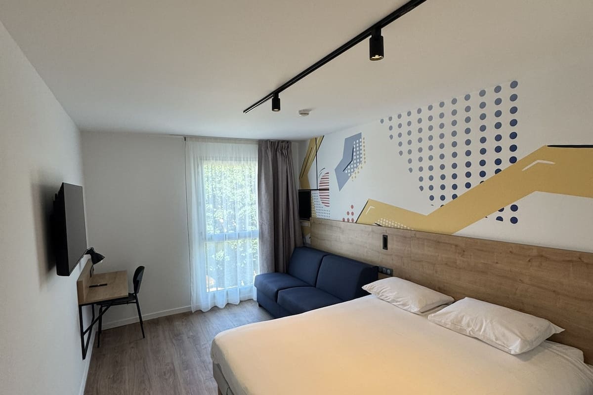 Chambre Confort, 1 lit double et 1 canapé-lit | AccÚs au Wi-Fi (inclus)