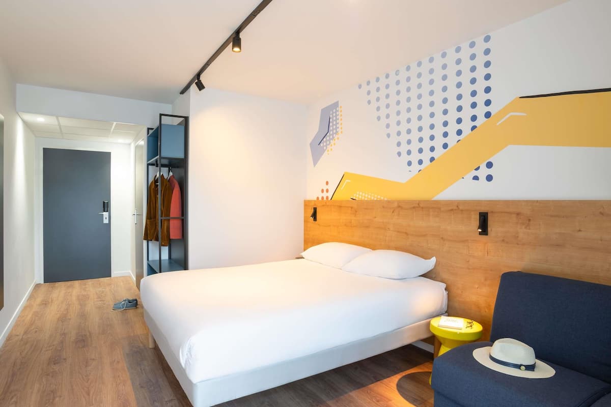 Comfort Room, 1 Double Bed with Sofa bed | WiFi (free)