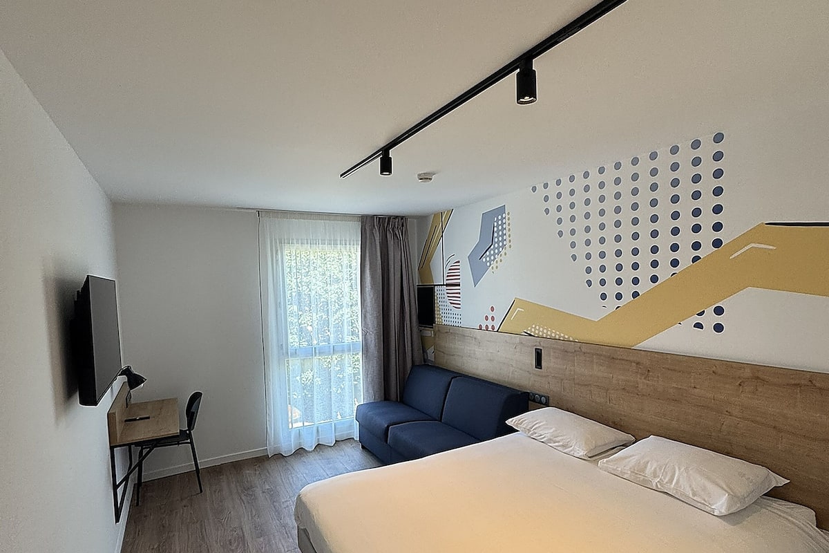 Chambre familiale, 1 lit double et 1 canapé-lit | AccÚs au Wi-Fi (inclus)