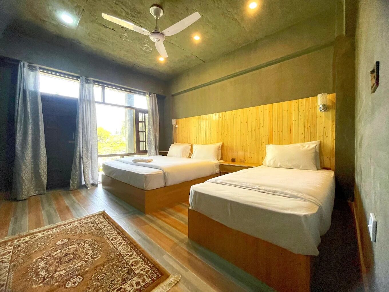 Deluxe Double Room | Iron/ironing board, free WiFi