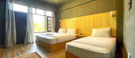 Deluxe Double Room | Iron/ironing board, free WiFi