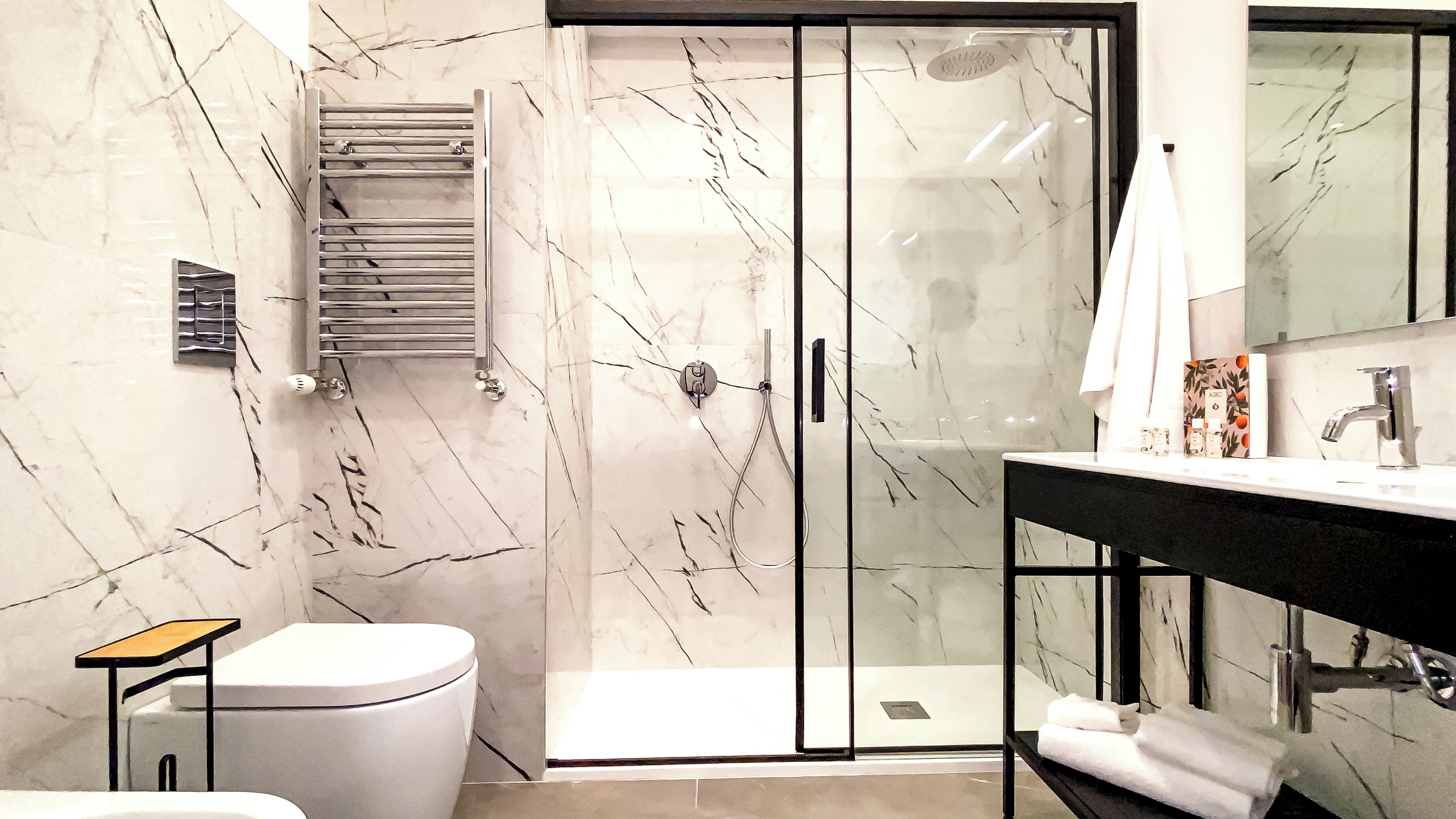 Superior Quadruple Room, City View | Bathroom
