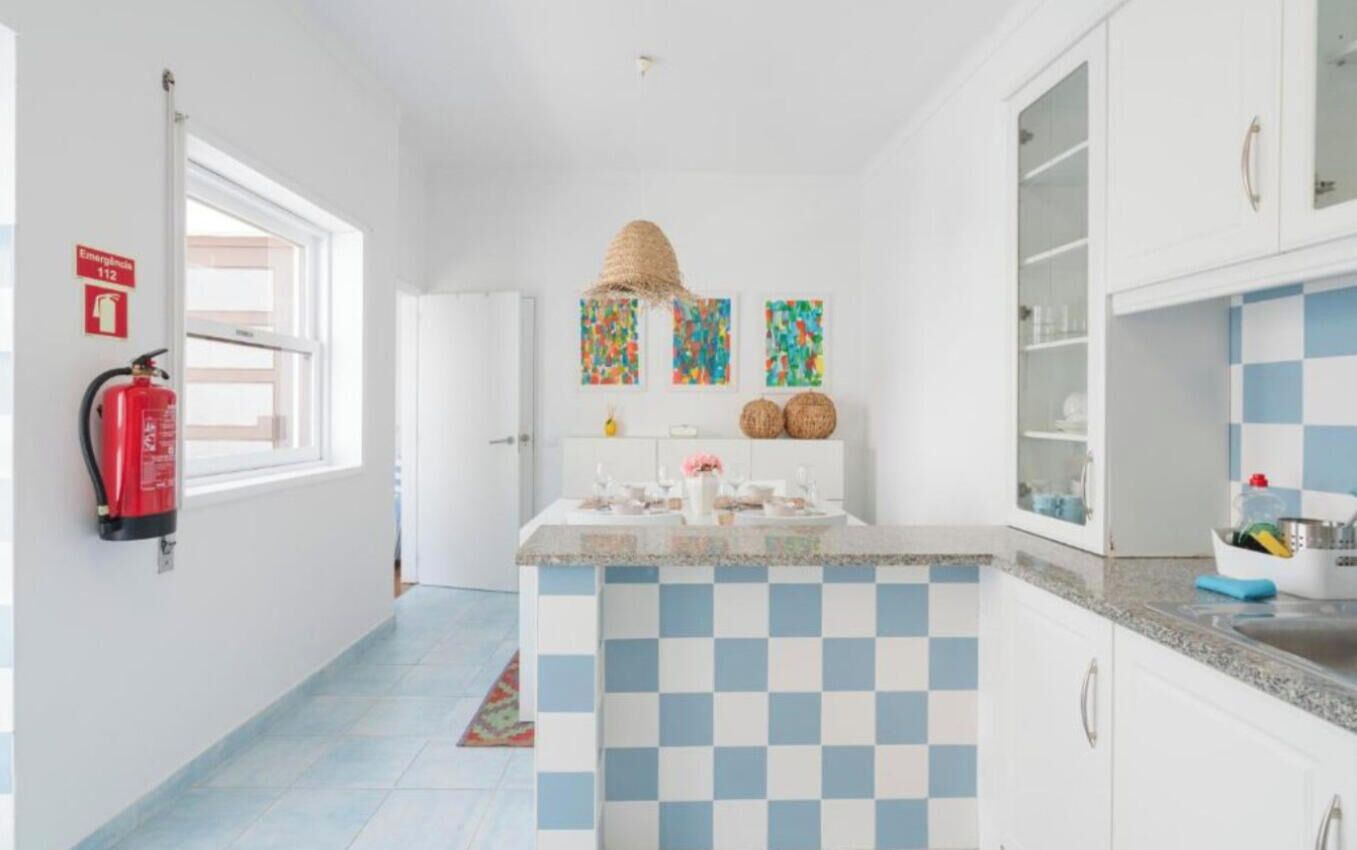 Fridge, oven, stovetop, coffee/tea maker