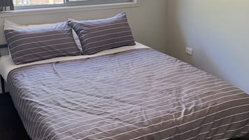 4 bedrooms, iron/ironing board, WiFi, bed sheets
