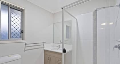4 bedrooms with queen sized-bed each room.