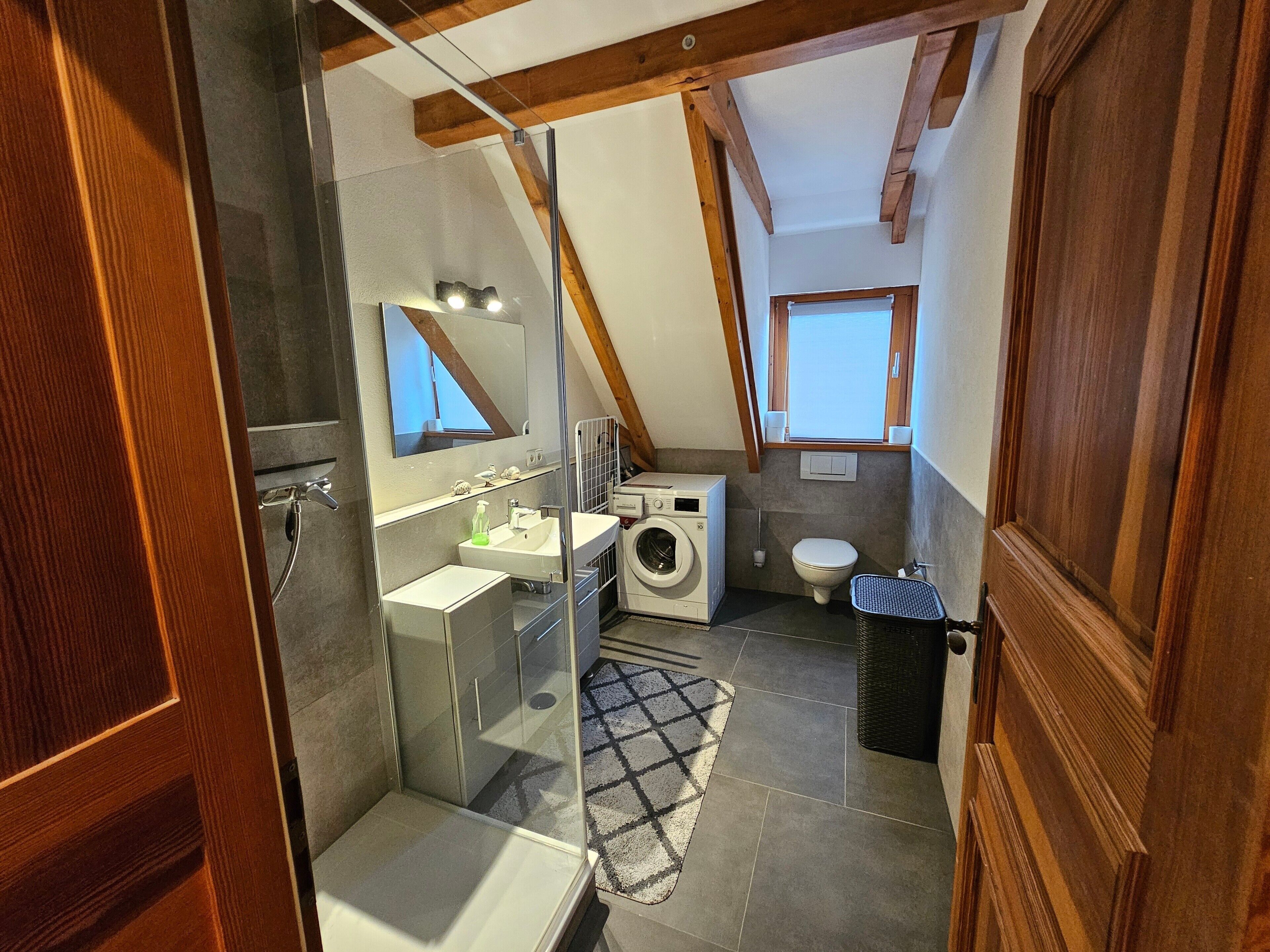 Dusche, Haartrockner, Handtücher