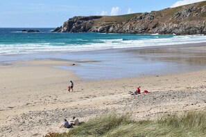 Beach towels - On the trails of Pointe du Raz: 5 Bel Air (Plogoff)