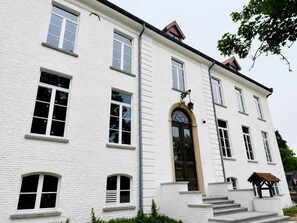 Exterior - Orange Parkway (Diest)