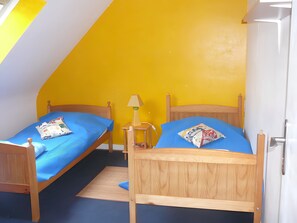 Iron/ironing board - Sophie’s House – 10 Minutes from Saint-Malo Intra-Muros (Saint-Malo)