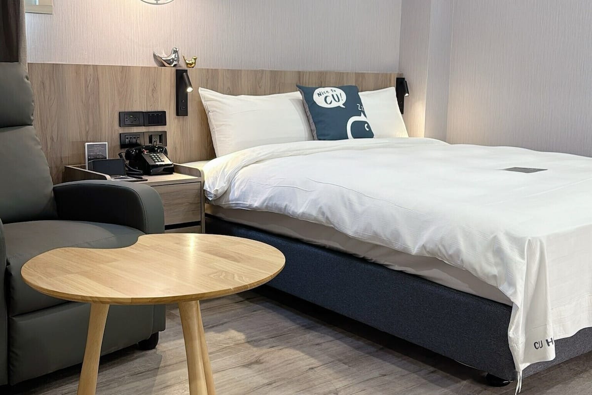 Double Room, 1 Double Bed, Non Smoking | Down comforters, blackout drapes, free WiFi