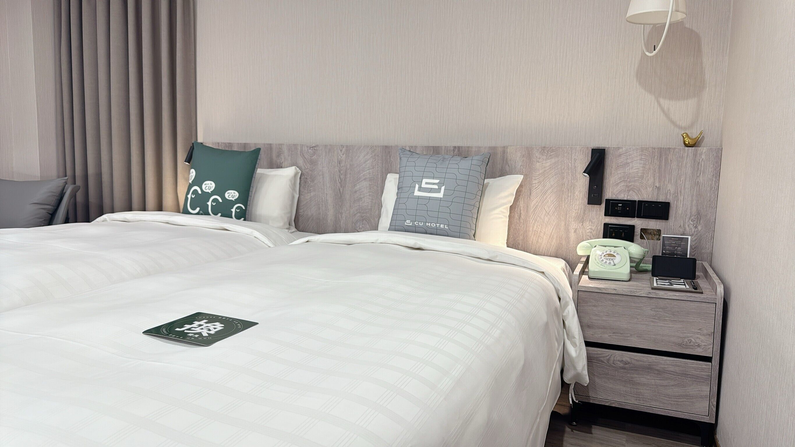 Down duvets, blackout curtains, free WiFi