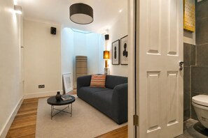 Interior - Spacious 3-bed garden apartment with parking in the centre of 
West Hampstead (London)