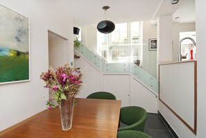 Dining - Luxury 3-bed garden apartment with parking space in the centre of West Hampstead (London)