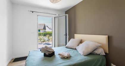 Gästezimmer „Chambre Taupe“ mit Gemeinschaftspool, Terrasse und WLAN