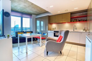 Private kitchen - Stylish Modern Studio by ExCeL & Royal Victoria (London)