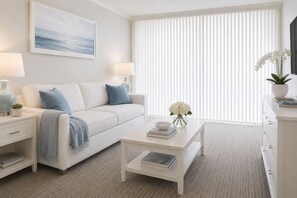 Classic Room | Living area - The Bellarion Hotel (Toronto)