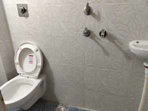 Classic Double Room | Bathroom | Shower, free toiletries, towels, soap - Shree Rudraksha Home Stay (Varanasi)